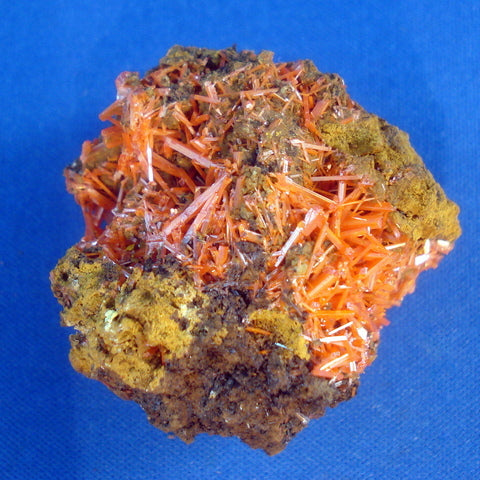 CROCOITE. The Adelaide Mine, Dundas, Tasmania. 25x35x35mm (M893)